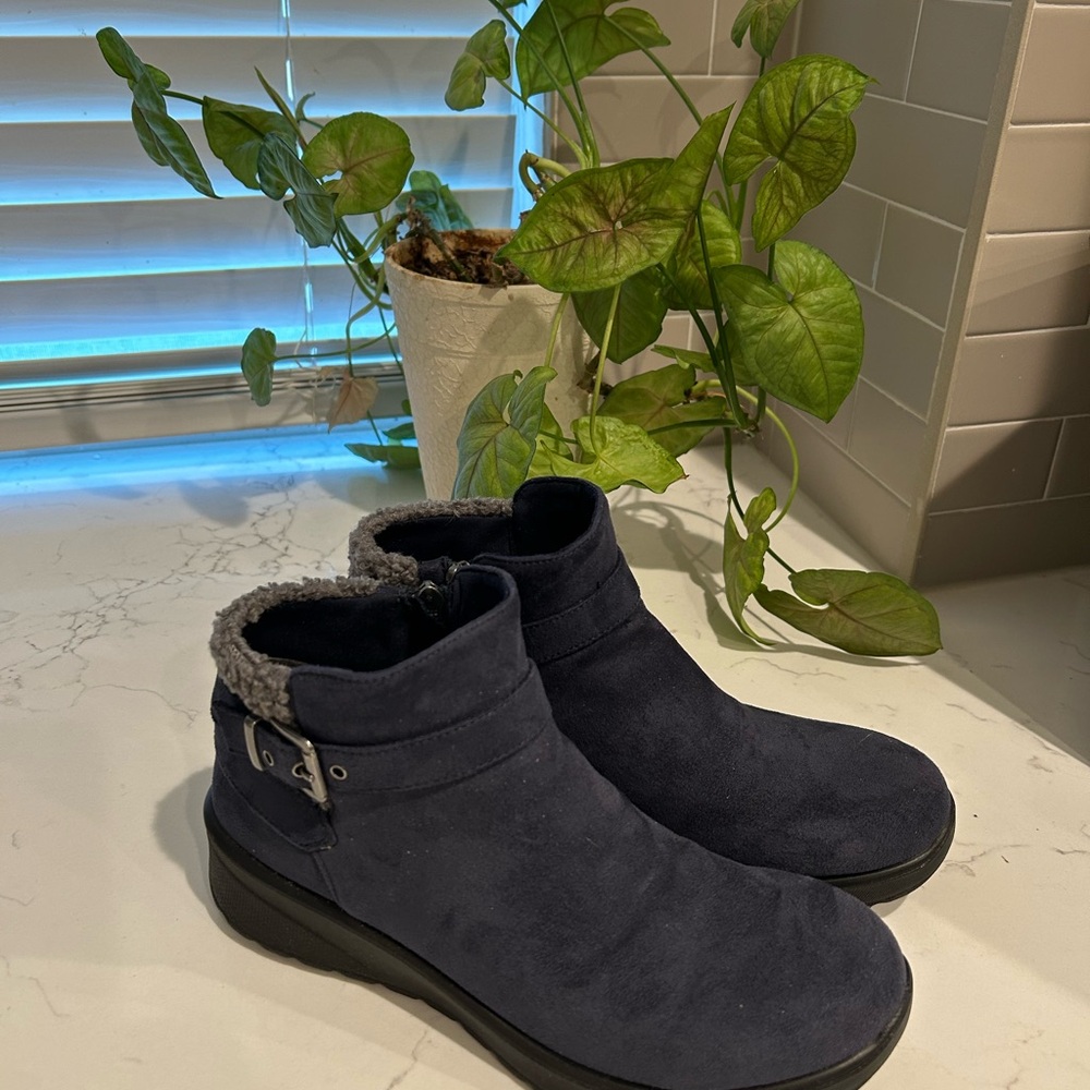 Bzees Navy Blue Suede Ankle Booties with Gray Shearling Trim